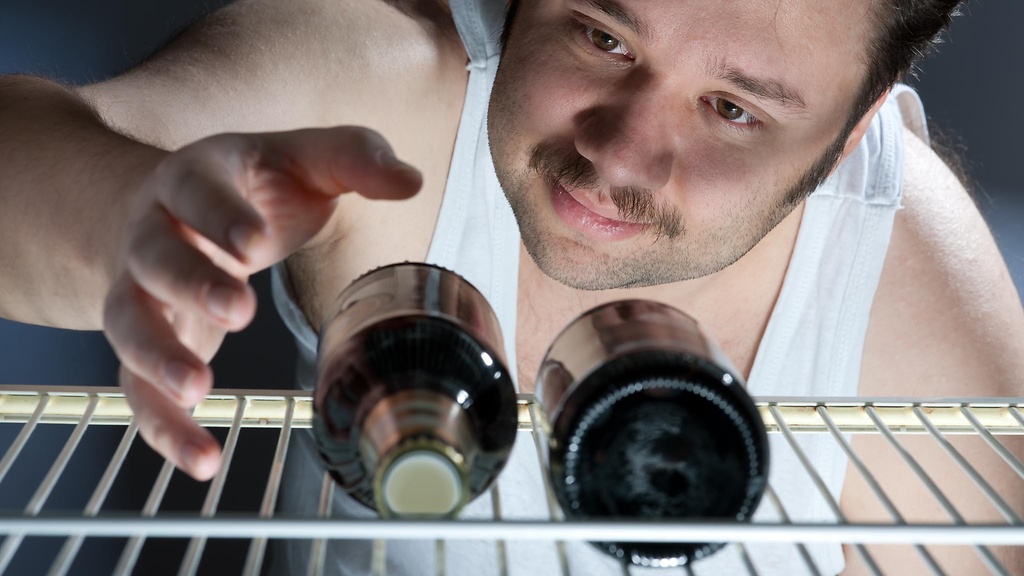 Mies jäi loukkuun kaupan kylmäkaappiin – joi olutta läpi yön