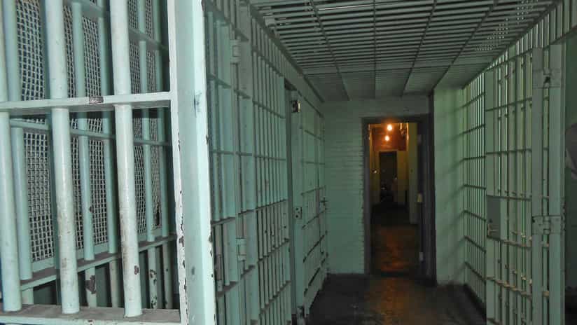 Un preso ‘muerto y resucitado’ vuelve a la cárcel porque se agobia