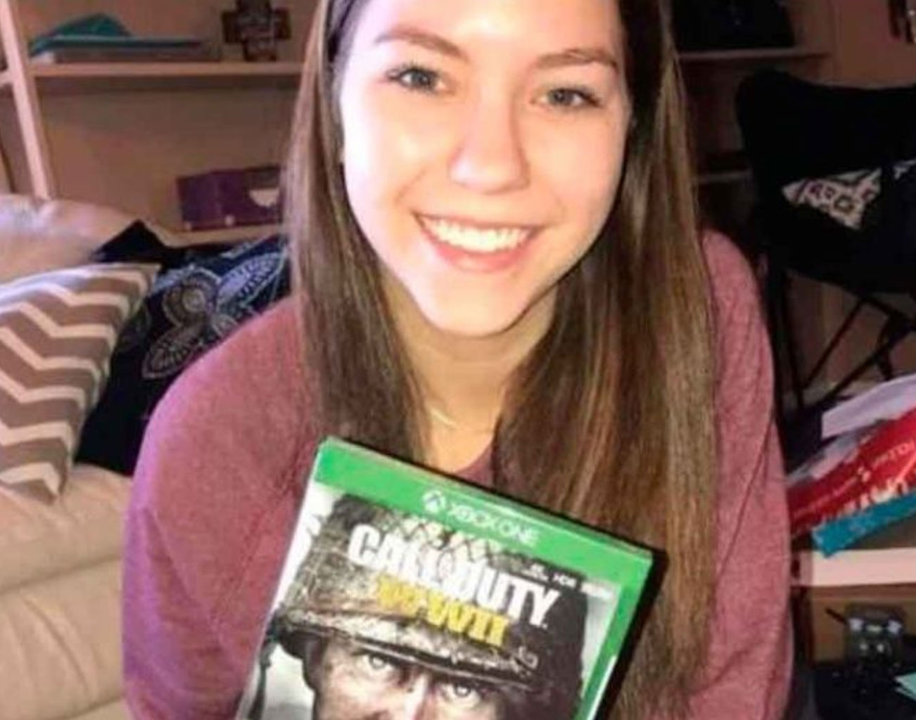 Le regala videojuego a su novio pero le pone 6 condiciones