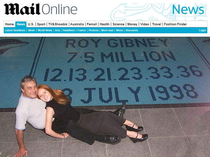 Como vive un ganador de casino: El trabajador metalurjico que gano el bote de 8,2€ Millones en 1998 pone su lujosa casa en venta (incluso con los números del premio en su piscina)