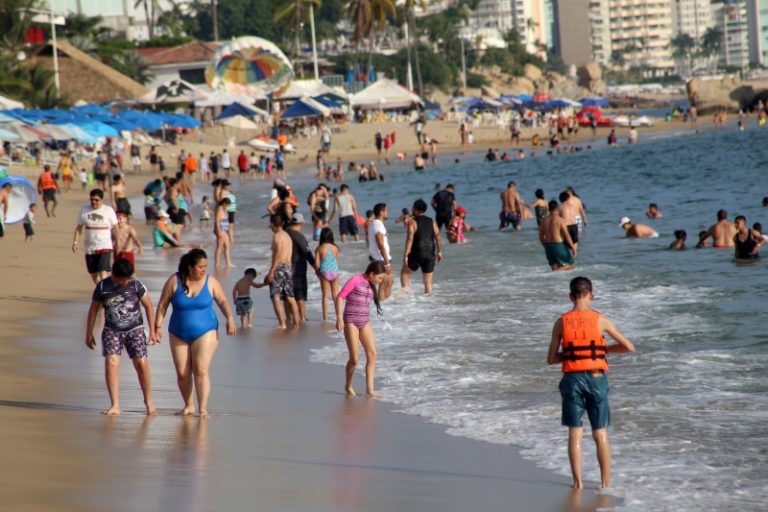 La Cofepris vuelve a reprobar a playas de Acapulco… y el puerto reclama